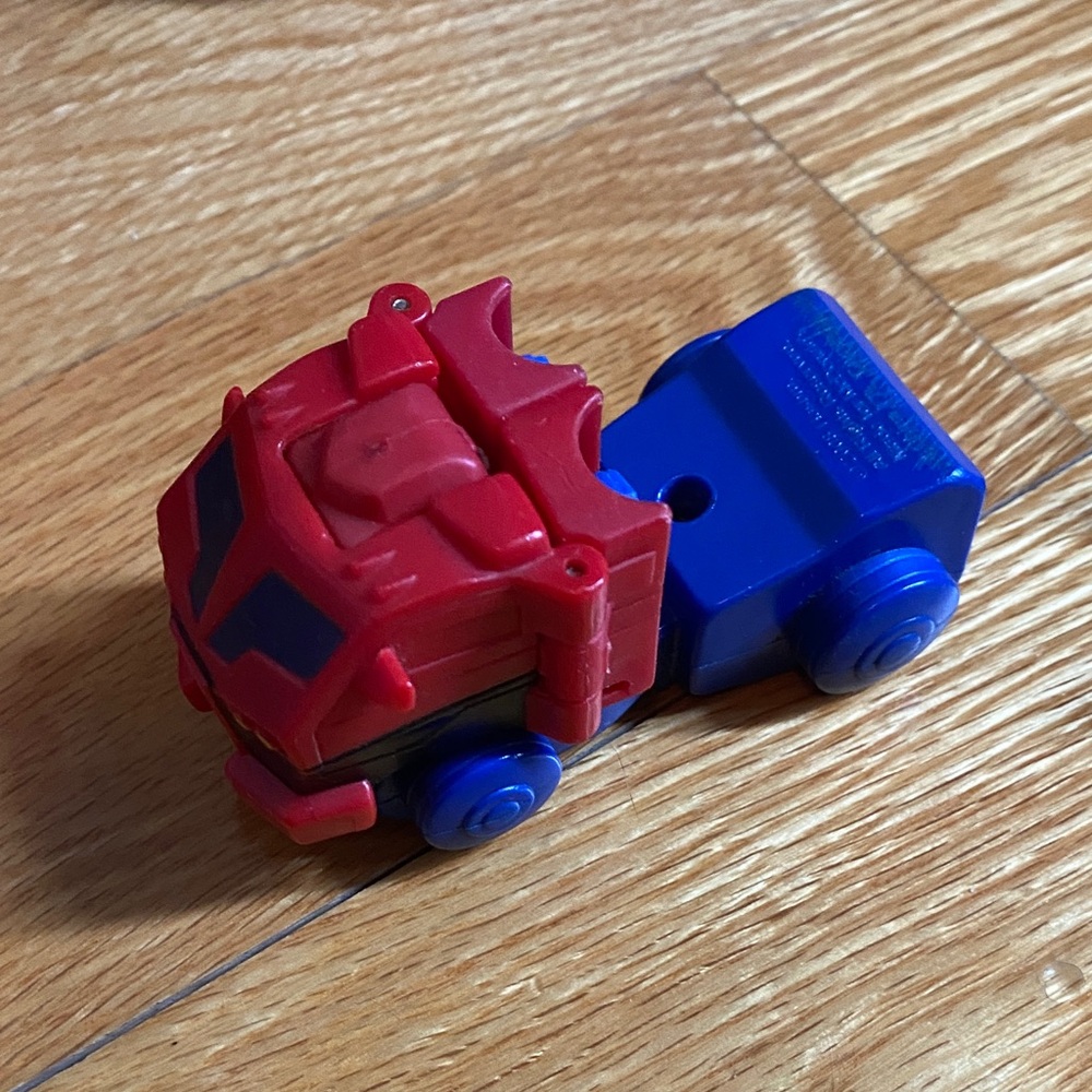 Hasbro 2008 Optimus Prime Mcdonads toy